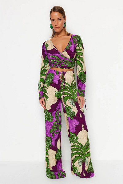 Modele de Costume Elegante si Compleuri de Dama Online