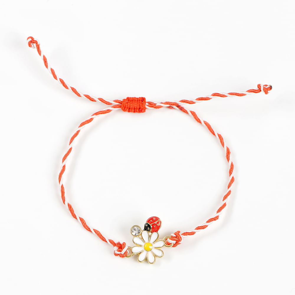 Bratara martisor floare alba cu buburuza