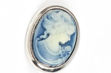 Brosa martisor Doamna cu Camelii