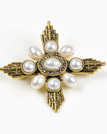 Brosa martisor aurie cu perle albe