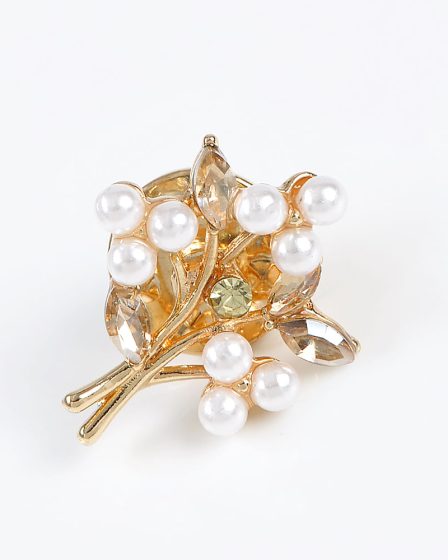 Brosa martisor buchet de flori albe