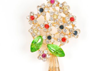 Brosa martisor buchet de flori cu pietre multicolore