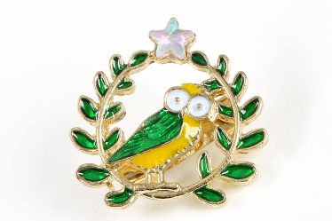 Brosa martisor bufnita pe ramura