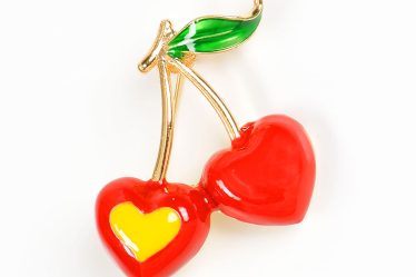 Brosa martisor cirese in forma de inima