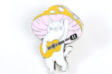 Brosa martisor ciuperca cu chitara