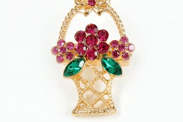 Brosa martisor cos cu flori roz