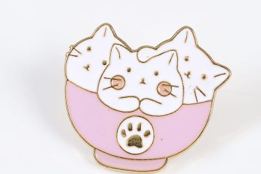 Brosa martisor cos cu pisici