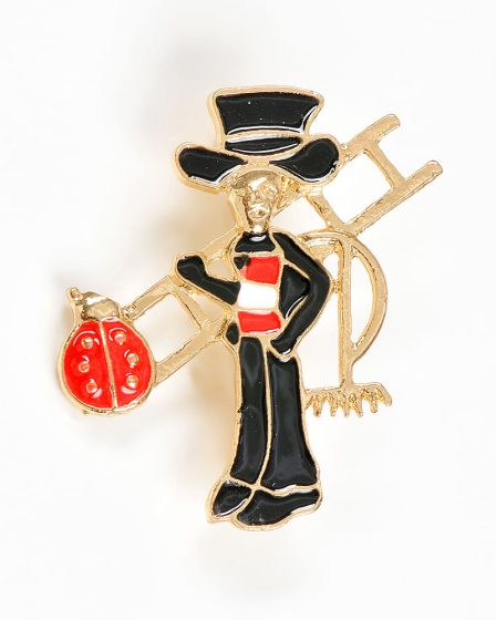 Brosa martisor cosar negru cu gargarita  rosie
