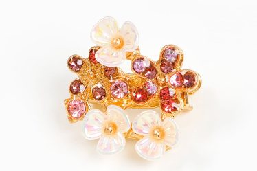 Brosa martisor cu flori albe si mov