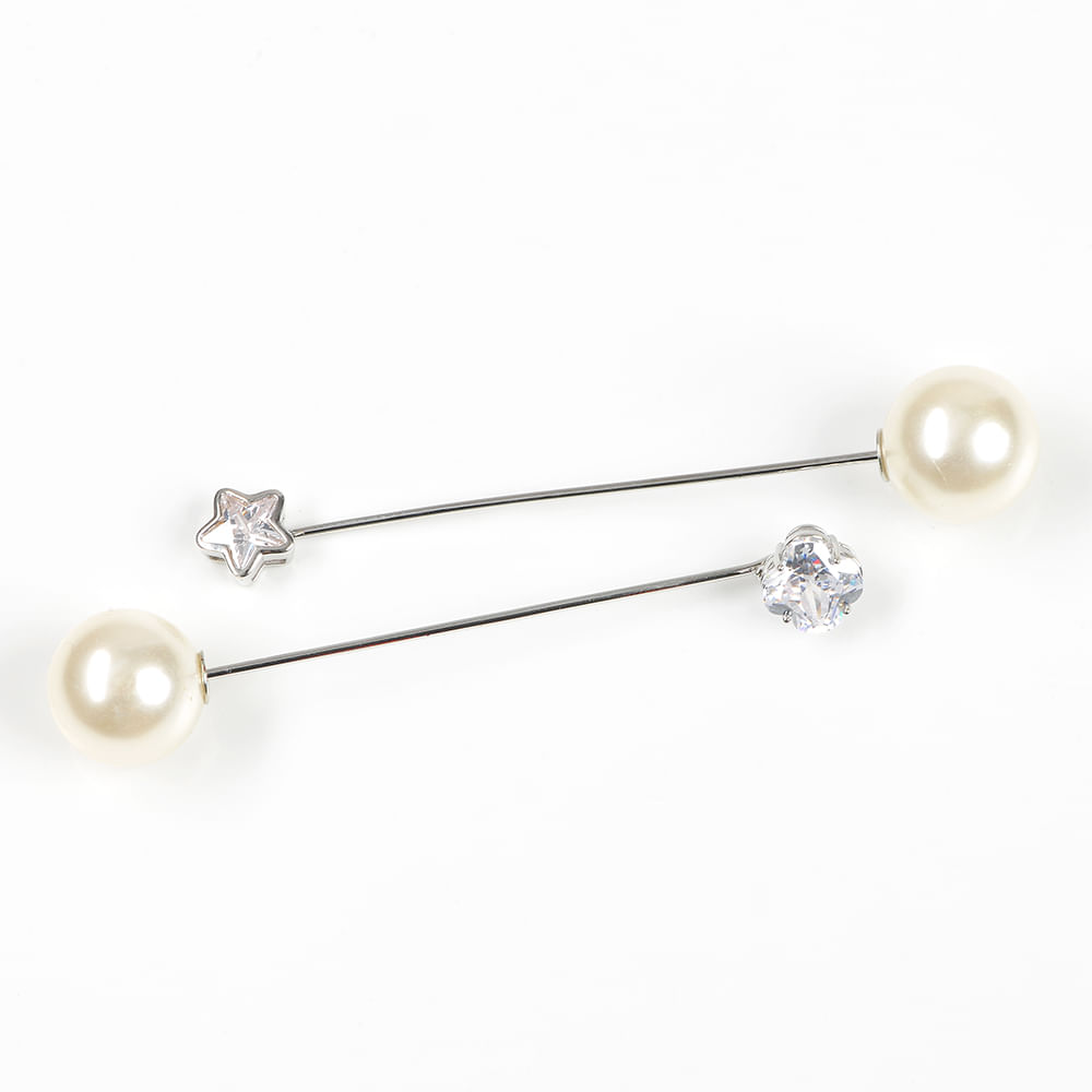 Brosa martisor cu perle albe