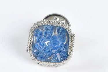 Brosa martisor cu piatra albastra