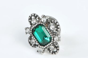 Brosa martisor cu pietre acrilice