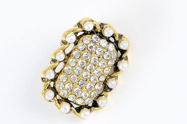 Brosa martisor cu pietre stralucitoare