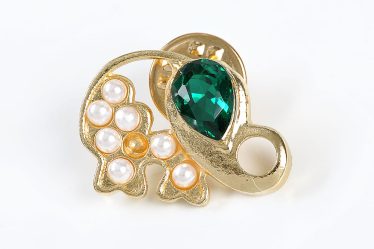 Brosa martisor elefant auriu cu perle