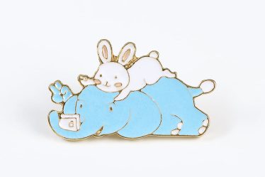 Brosa martisor elefant si iepuras