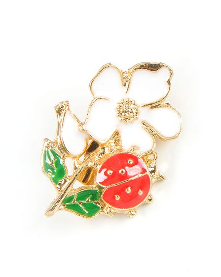 Brosa martisor floare alba cu buburuza