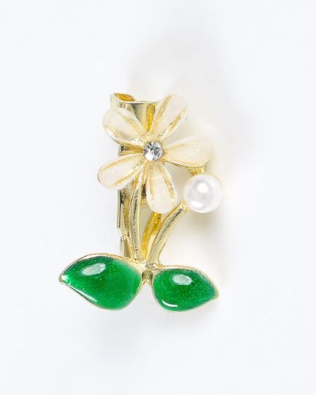 Brosa martisor floare alba cu frunze verzi