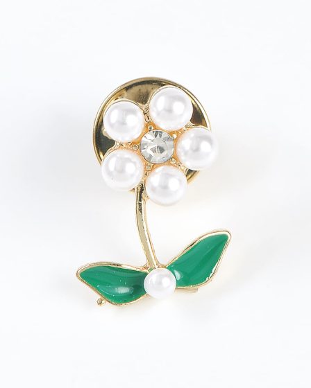 Brosa martisor floare cu perle albe