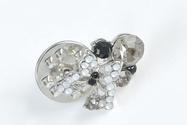 Brosa martisor fluture argintiu cu pietre albe