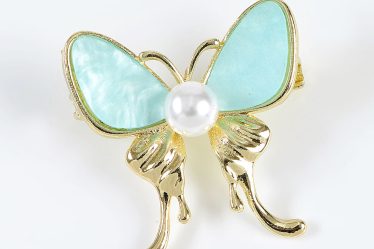 Brosa martisor fluture auriu cu perla