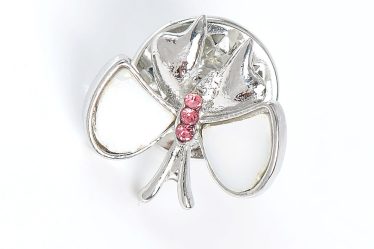 Brosa martisor fluture cu aripi albe