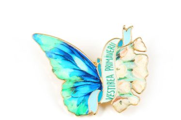 Brosa martisor fluture cu mesaj: Vestirea primaverii!