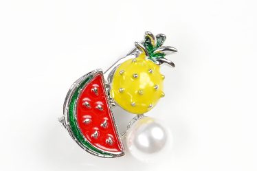 Brosa martisor fructe