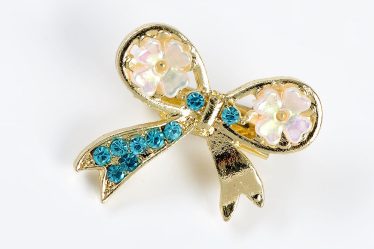 Brosa martisor funda cu flori