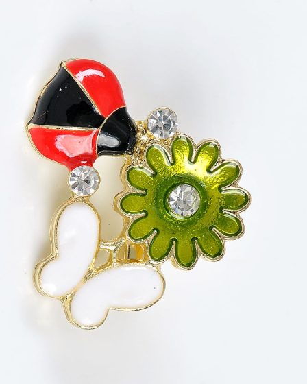 Brosa martisor gargarita pe floare