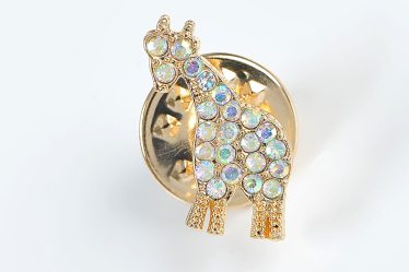 Brosa martisor girafa aurie