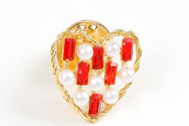 Brosa martisor inima cu perle si pietre