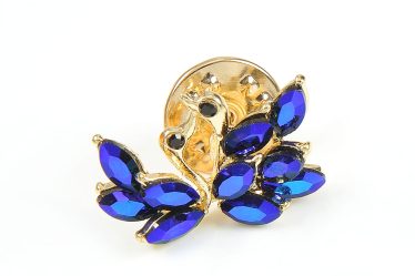 Brosa martisor lebede cu pietre acrilice mov