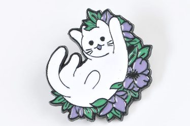 Brosa martisor pisica alba