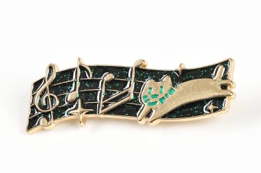 Brosa martisor pisica aurie cu note muzicale