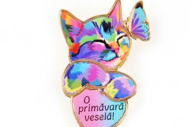 Brosa martisor pisica cu mesaj: O primavara vesela!