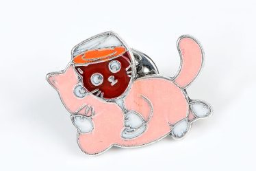 Brosa martisor pisica cu pahar de vin