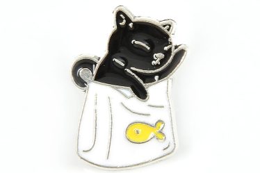 Brosa martisor pisica neagra in geanta