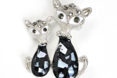 Brosa martisor pisici  decorate cu pietre negre