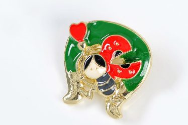 Brosa martisor portocava cu buburuza