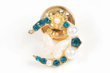 Brosa martisor potcoava cu perle si pietre turcoaz