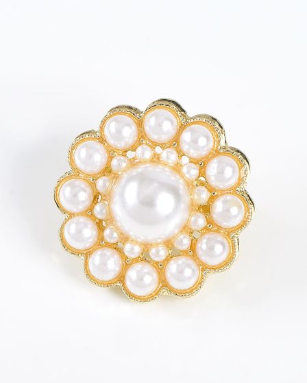 Brosa martisor rotunda cu perle albe