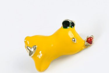 Brosa martisor soricel cu fluture