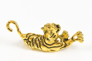 Brosa martisor tigru auriu