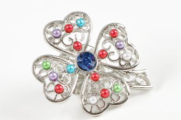 Brosa martisor trifoi argintiu cu pietre