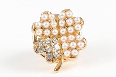 Brosa martisor trifoi auriu cu pietre albe