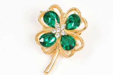 Brosa martisor trifoi auriu cu pietre verzi