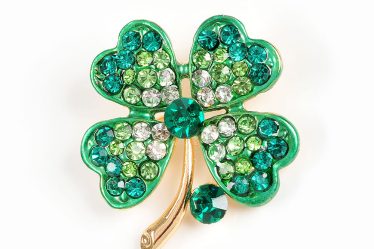 Brosa martisor trifoi cu pietre verzi