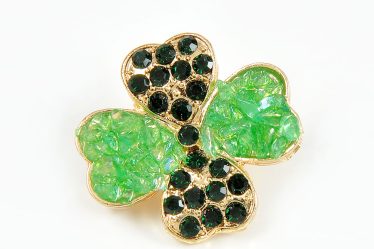 Brosa martisor trifoi