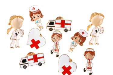 Set 10 brose martisor asistenta medicala si ambulanta