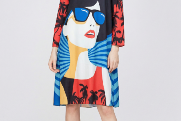 Rochie A-line cu imprimeu grafic artistic si croi lejer